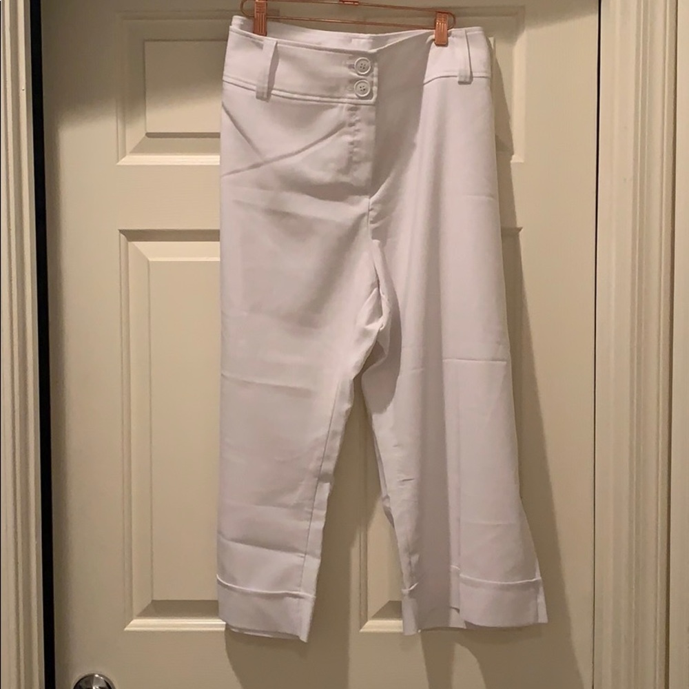 MKM White Capris 20w NWOT